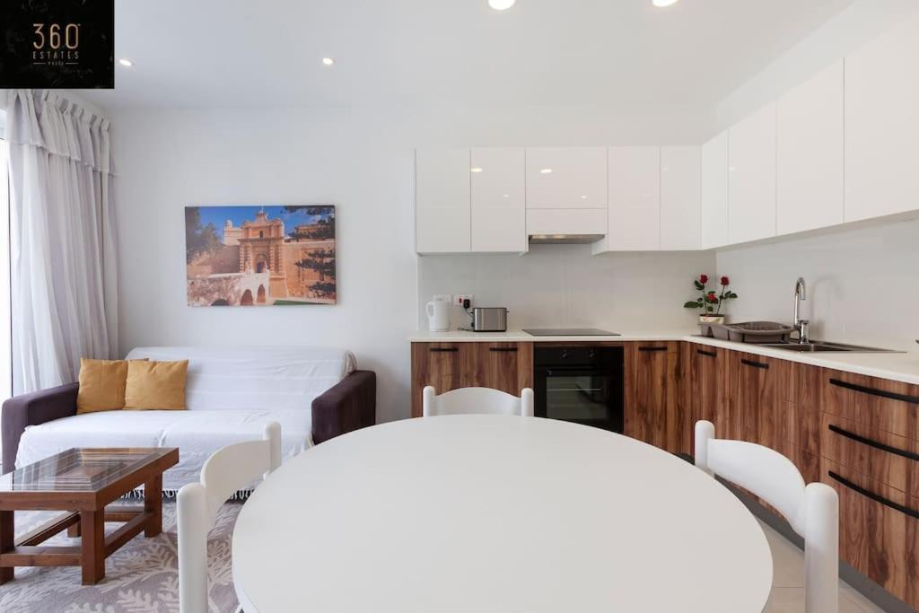Comfy Apt With Terrace, 5 Mins To Sliema Ferries By 360 Estates Gzira Exterior foto